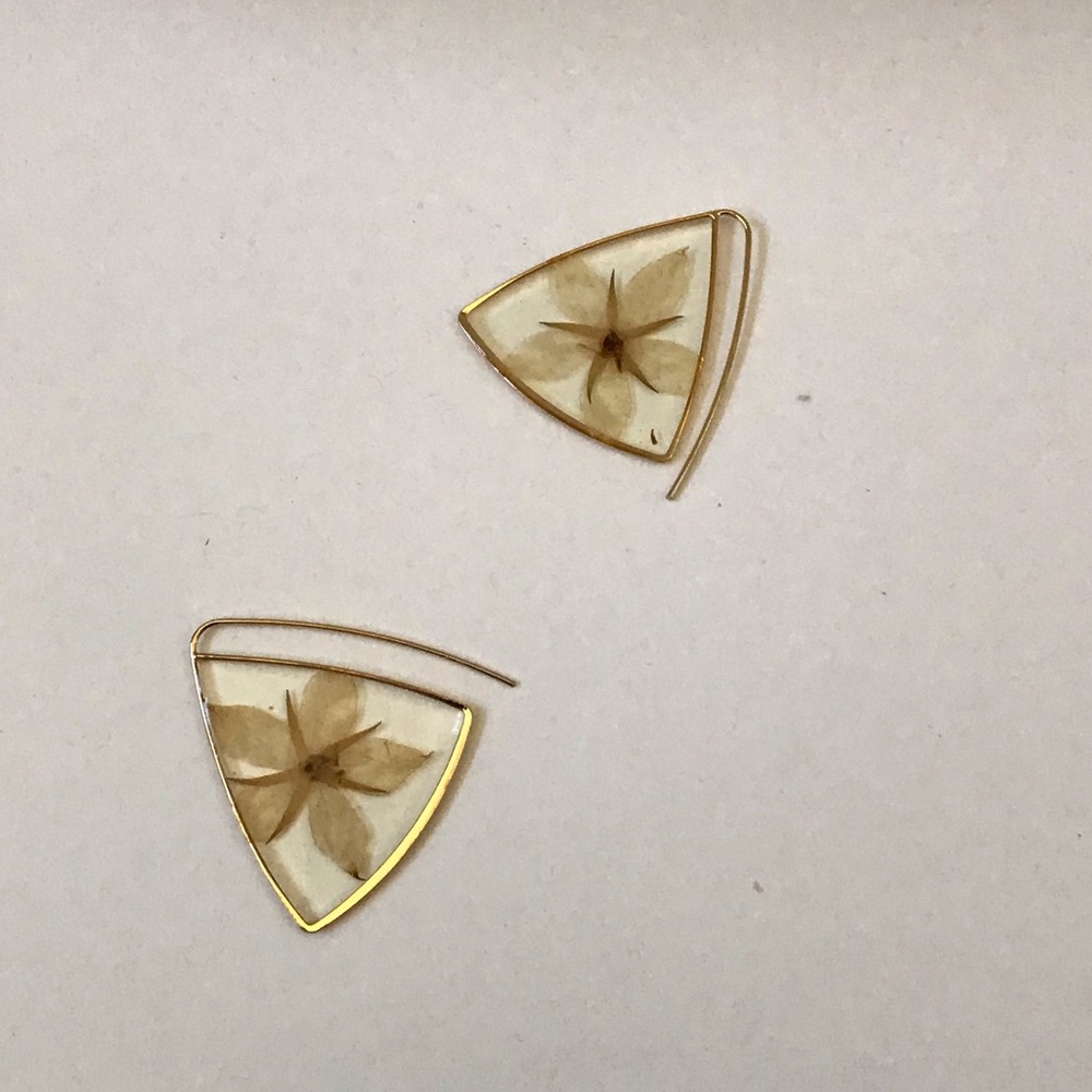 Gold lucite flower earrings